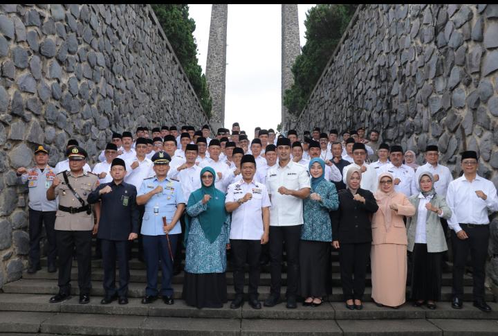 ziarah-ke-makam-para-mantan-bupati-bandung