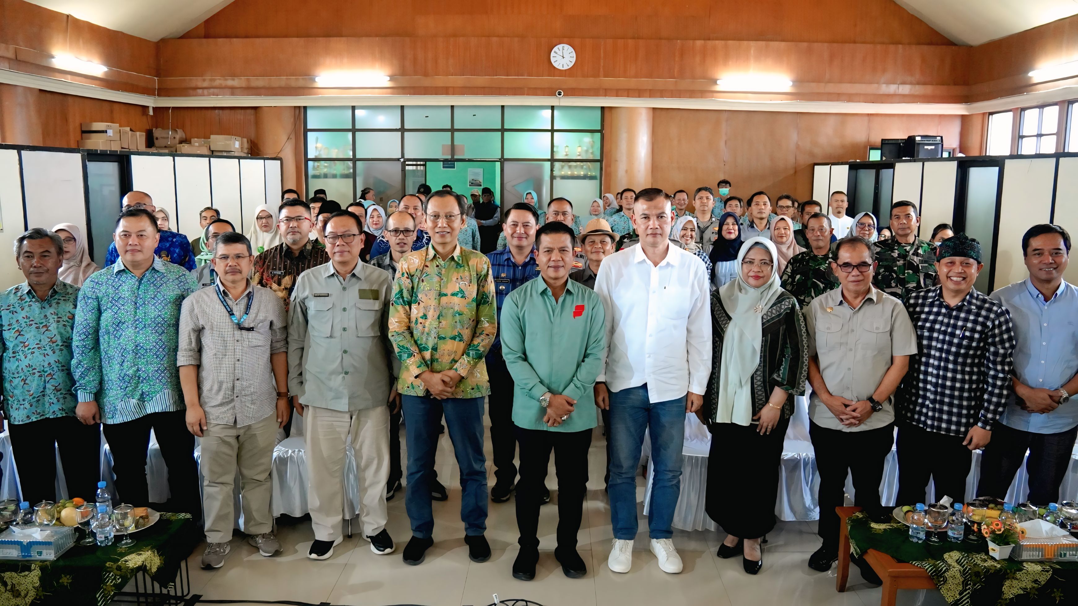 peresmian-100-hari-kerja-bupati-bandung-dan-penyerahan-simbolis-1000-pohon