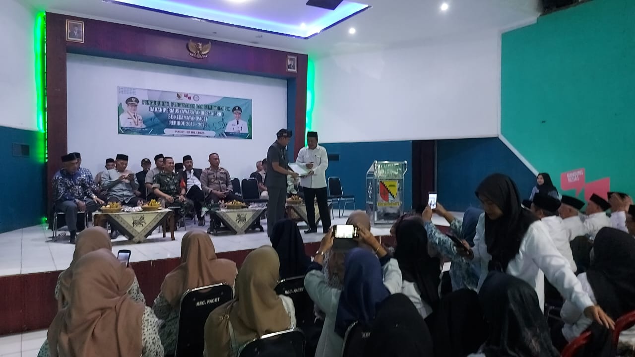 simbolis-penyerahan-sk-bpd-se-kecamatan-pacet