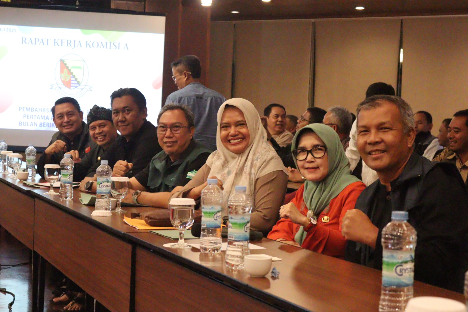 camat-pacet-dan-kasubag-program-keuangan-hadiri-rapat-kerja-dengan-komisi-a-dprd-kabupaten-bandung