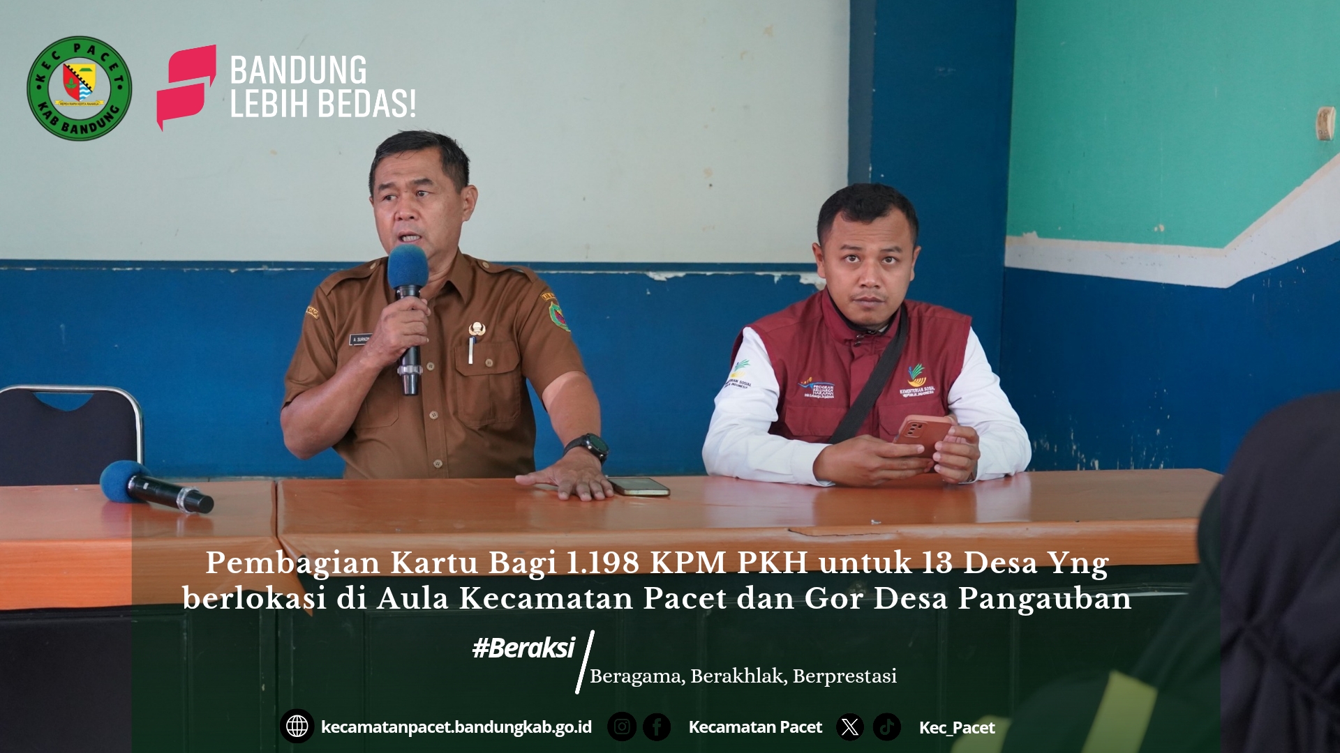 kasi-soial-budaya-memberikan-sambutan-dalam-pembagian-kartu-bagi-1-198-kpm-pkh-untuk-13-desa