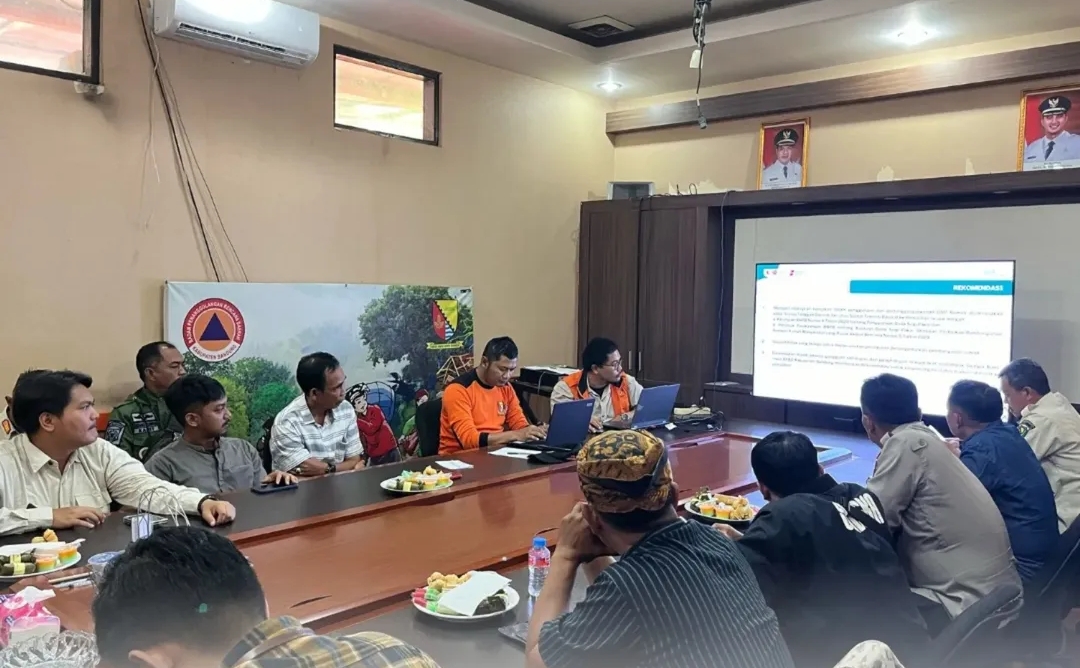 rapat-evaluasi-status-transisi-darurat-ke-pemulihan-pasca-gempa-bumi-di-wilayah-kabupaten-bandung